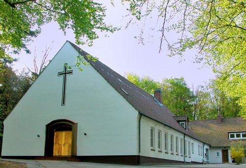 Bild vergr&ouml;&szlig;ern: Kreuzkirche in der Geibelstraße