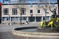 Bild vergr&ouml;&szlig;ern: Brunnen vor dem Rathaus