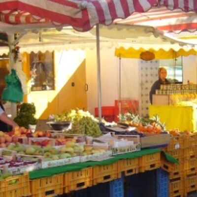 Bild vergr&ouml;&szlig;ern: Der Wochenmarkt, jeden Mittwoch und Samstag