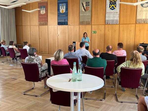 Bürgermeisterin Dr. Engeln im Saal