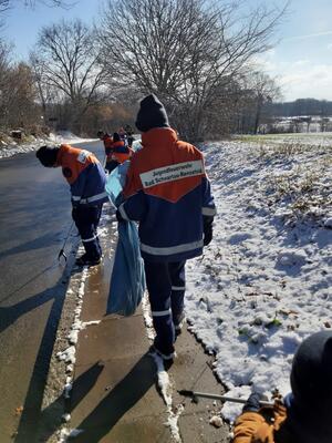 Bild vergr&ouml;&szlig;ern: Müllsammeln Jugendfeuerwehr