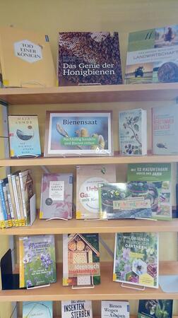 Bild vergr&ouml;&szlig;ern: Bienenausstellung Stadtbücherei