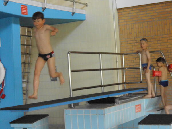 mit Anlauf ins Wasser