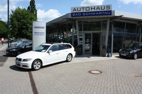 Bild vergr&ouml;&szlig;ern: Autohaus Bad Schwartau - Eingang