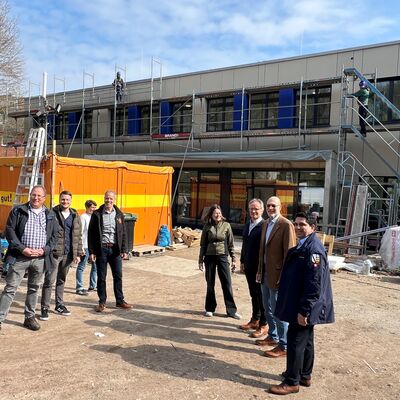Bild vergr&ouml;&szlig;ern: Neubau Leibniz-Gymnasium_Vor-Ort-Besichtigung des Neubaus