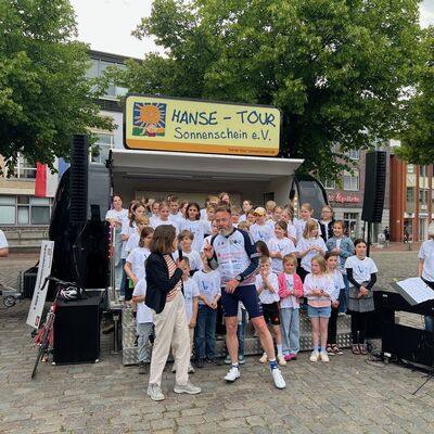 Bild vergr&ouml;&szlig;ern: Hanse-Tour 26_Bürgermeisterin Dr. Katrin Engeln mit Claus Ruhe Madsen