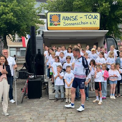 Bild vergr&ouml;&szlig;ern: Hanse-Tour 26_Ansprache der Bürgermeisterin