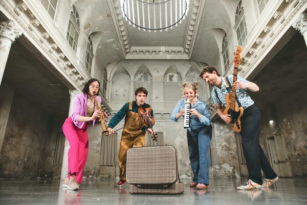Bild vergr&ouml;&szlig;ern: Gedankenreiseorchester 04 ©Rezzarte