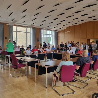 Bild vergr&ouml;&szlig;ern: Großes_Interesse_im_Saal