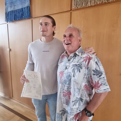 Bild vergr&ouml;&szlig;ern: Juri_und_Herr_Görlich__ehemaliger_Sportlehrer_von_Juri